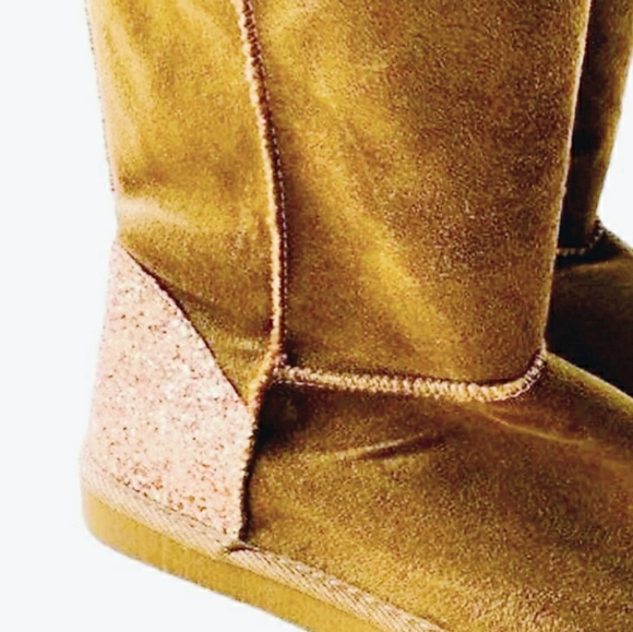 ***SOLD*** NWOB* Rose Gold Heel Cozy Boots - Picture 4 of 6